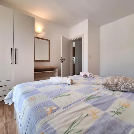 Dijana Apartment *