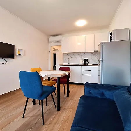 Dijana Apartment *