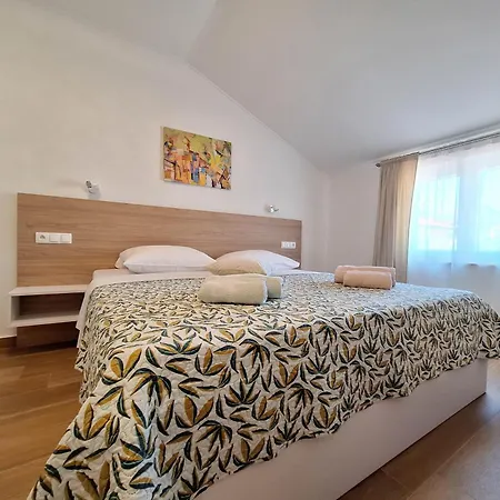 Apartment Dijana *
