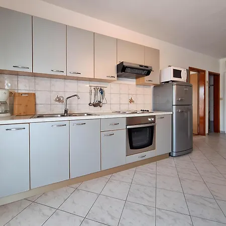 Apartment Dijana *