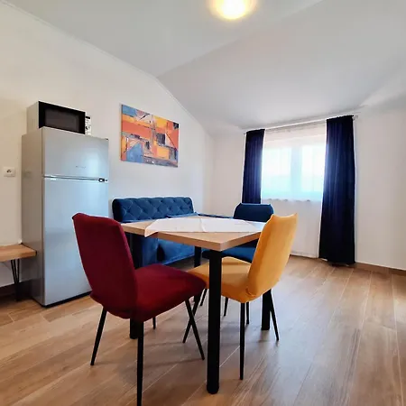 Dijana Apartment *