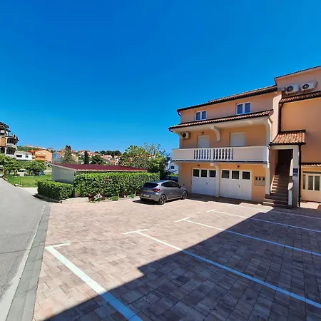 Apartment Dijana *