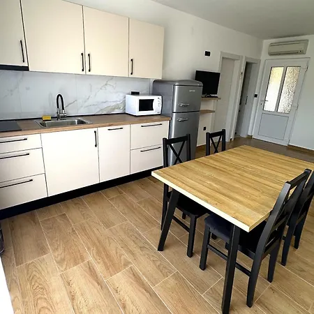 Apartment Dijana *